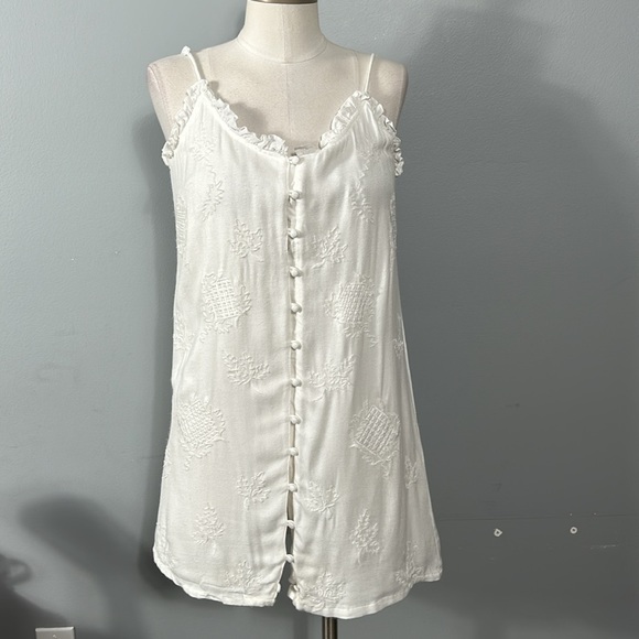 Gianni Bini White Rustic Cottage Embroidered White Dress with cloth buttons Sz M - Picture 1 of 17